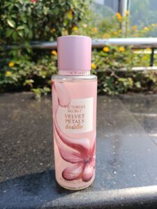 victorias-secret-velvet-petals-fragrance-mist